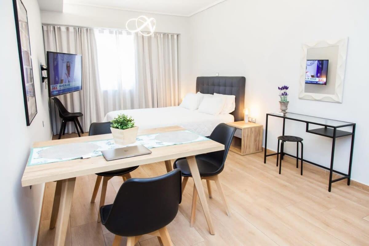 Contemporary And Chic In דירה *